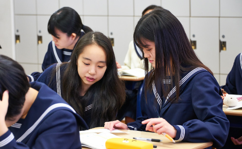 自分の将来を自ら選択し、それぞれの新たな目標に向かって効果的に取り組みます。