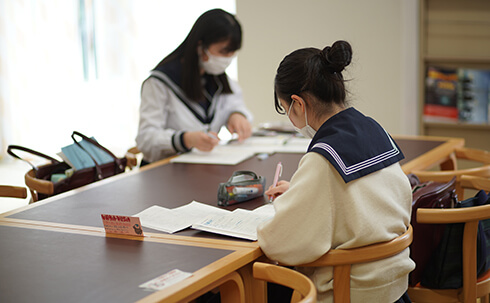 自分の将来を自ら選択し、それぞれの新たな目標に向かって効果的に取り組みます。