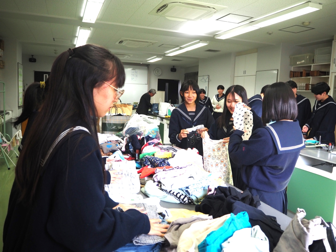 【中学】服のチカラプロジェクト～服の仕分け～;